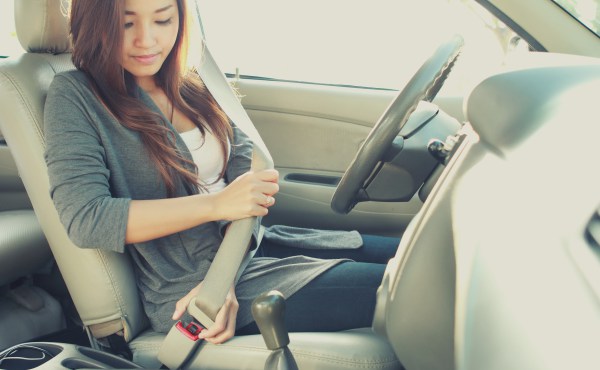 Cómo sentarse correctamente al conducir